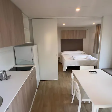 Villaggio Dei Fiori キャンプ場 4*