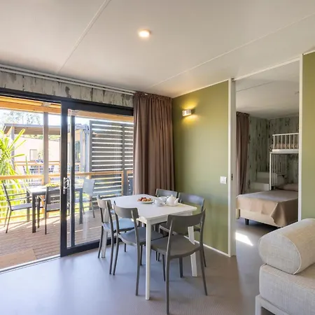 Villaggio Dei Fiori キャンプ場 4*