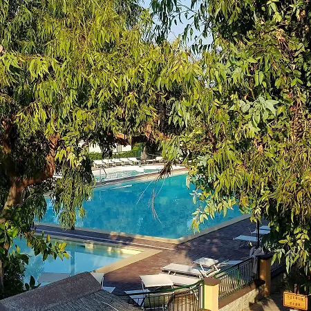 Villaggio Dei Fiori Кемпінг